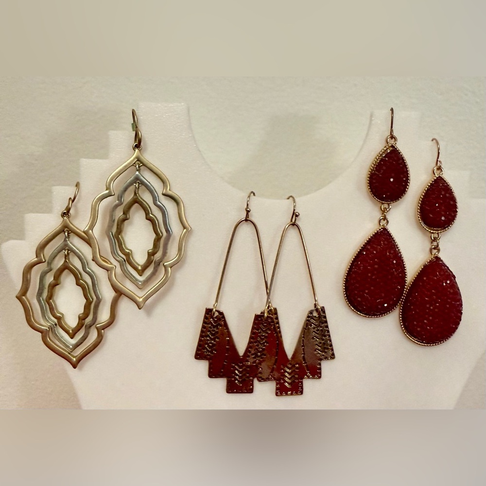 Elegant Gold and Red Teardrop Earrings Set